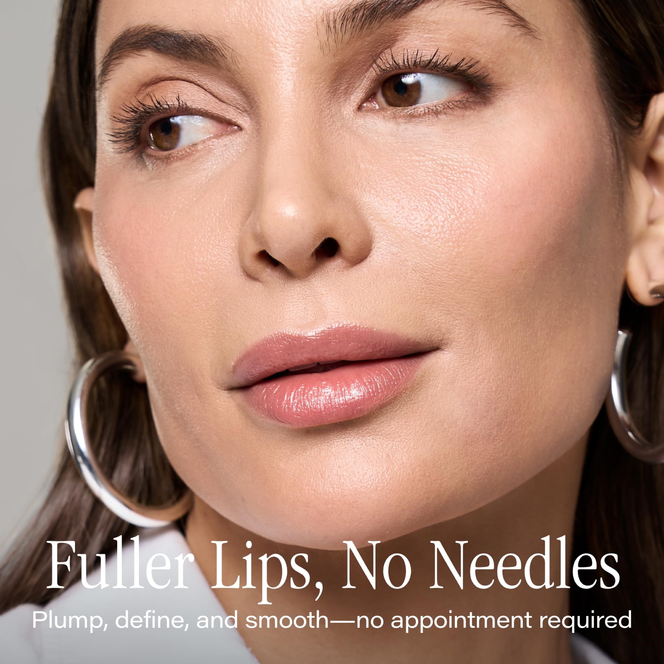 SKINN sérum amplificador de labios con textura nutritiva que hidrata sin grasa.