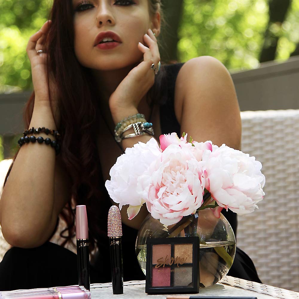 Skone Brow Wand, acabado elegante con cejas definidas.