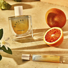 Skylar Capri Summer, notas-neroli con toque floral suave para cualquier ocasión.