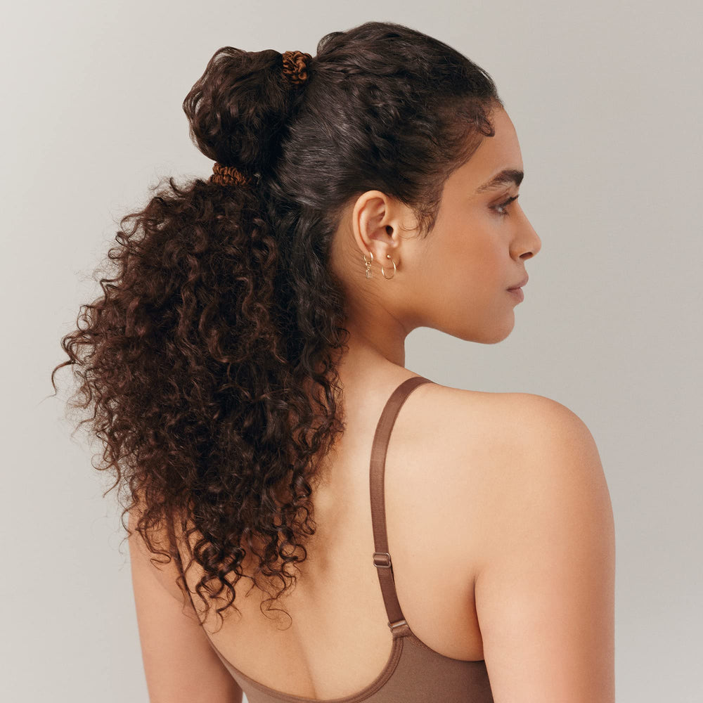 SLIP Silk Skinny Scrunchies brun fonce-boucles-douces protege les boucles.