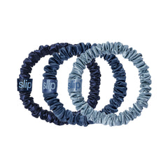 SLIP Skinny Scrunchies en zafiro con acabado suave para cabello delicado