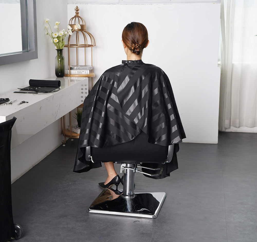 Cierre de cuello ajustable en la capa SMARTHAIR para comodidad.