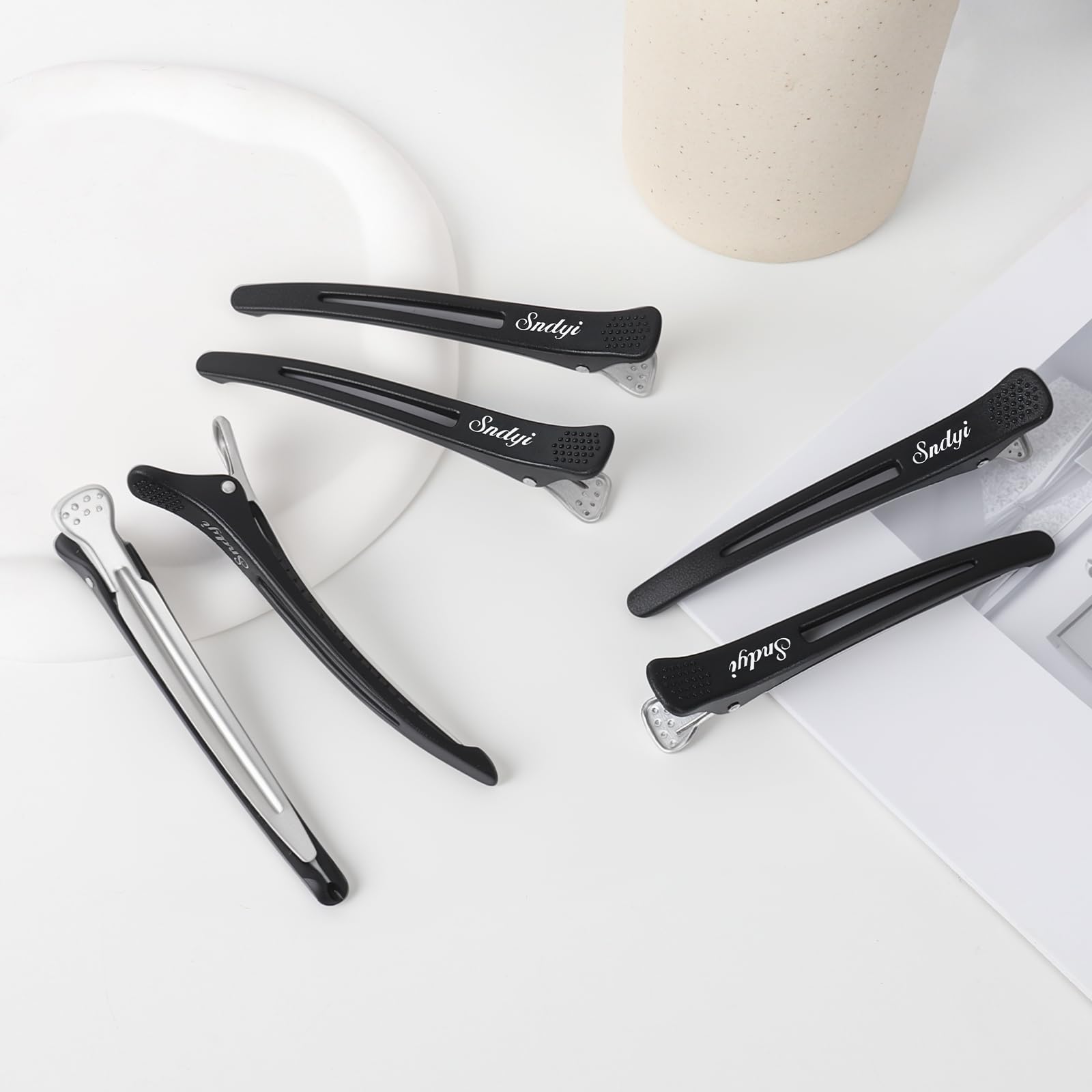 Clips profesionales Sndyi para salón, uso versátil en peinado.