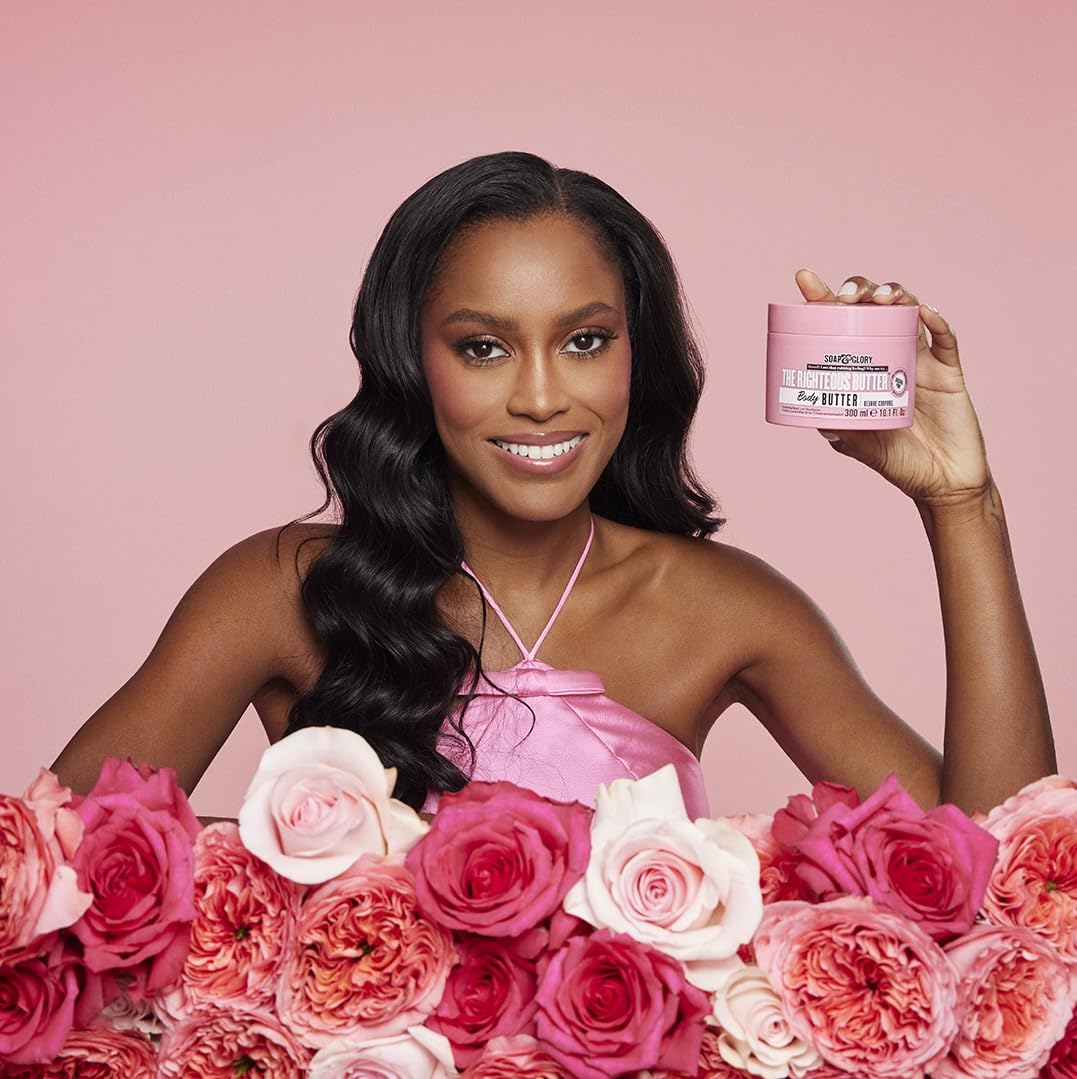 Envase de Soap & Glory crema corporal, fácil de aplicar diariamente.
