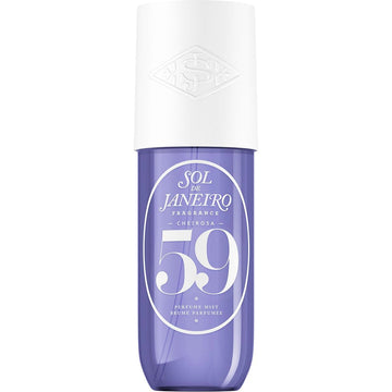 Sol de Janeiro Cheirosa59 con notas de vainilla y violeta para una fragancia envolvente.