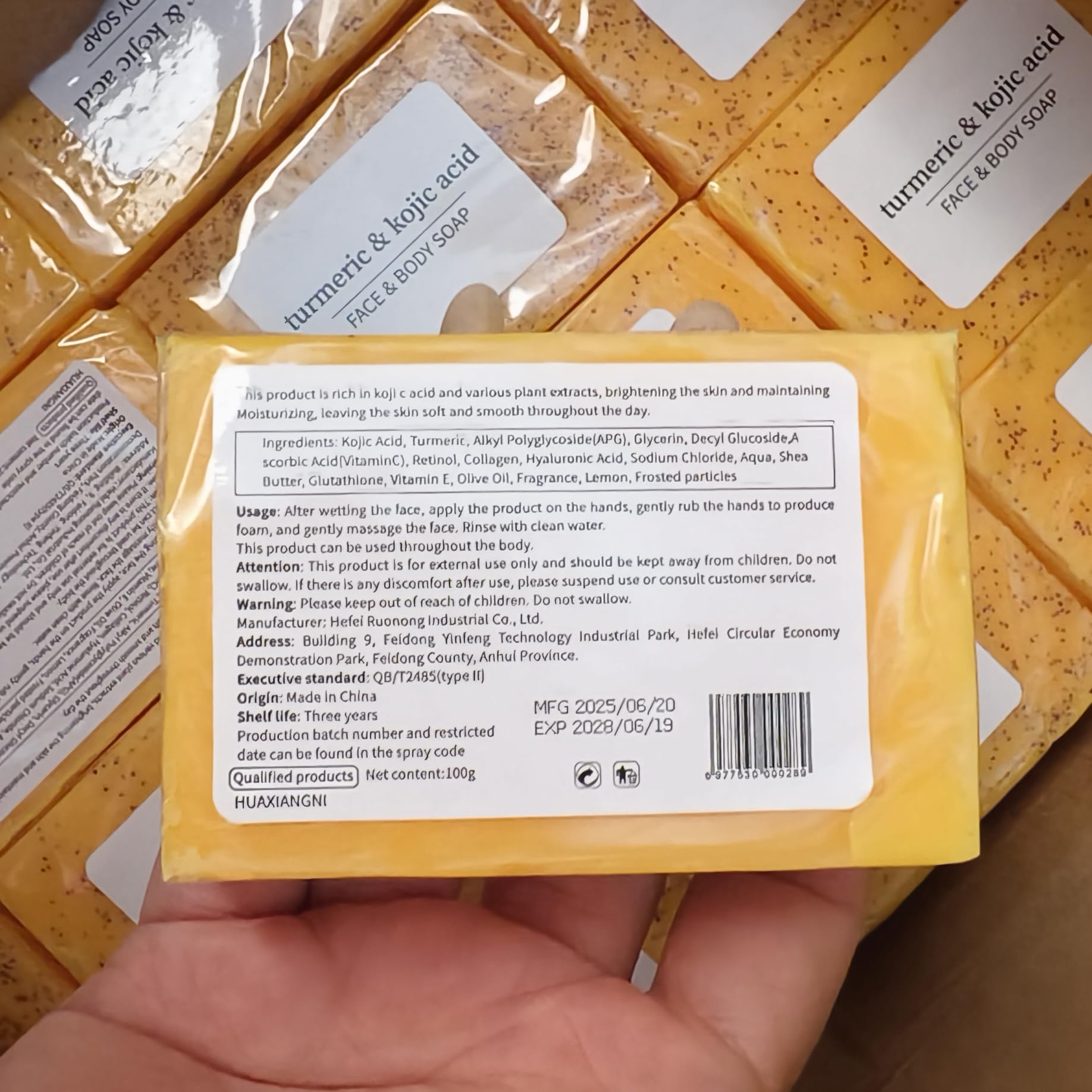 SolaceSkin Jabón Curcuma Limón ingredientes naturales para hidratación equilibrada.