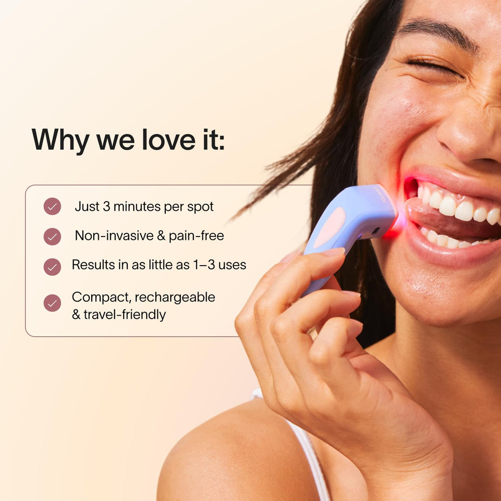Solawave Bye Acne se aplica directamente sobre la frente para tratamiento localizado.