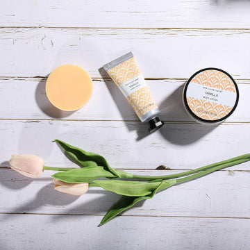 Spa Luxetique vanilla bath set bubble bath creates luxurious foam and relaxation.
