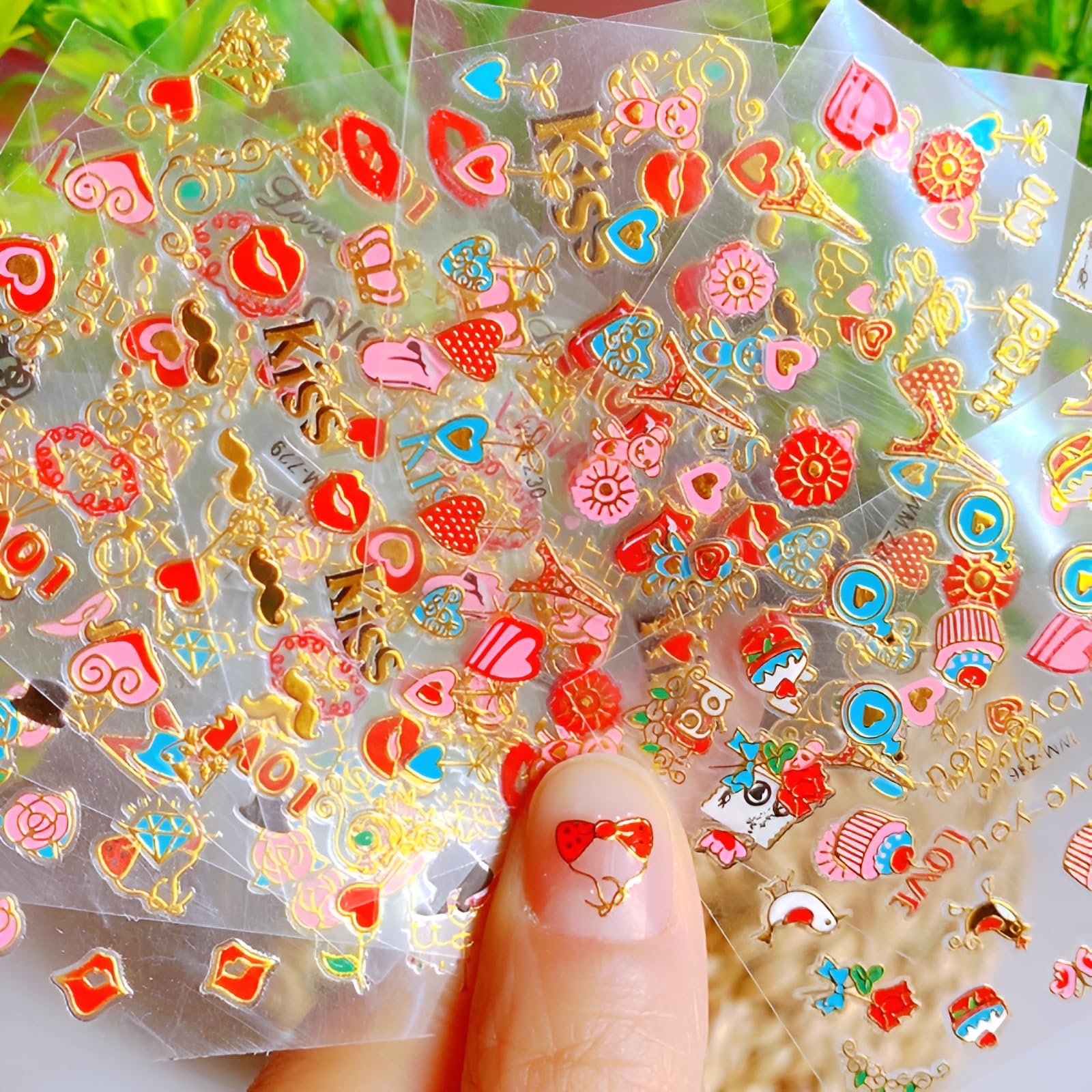 SPLOCUDU corazones dorados en uñas, brillo sutil y chic