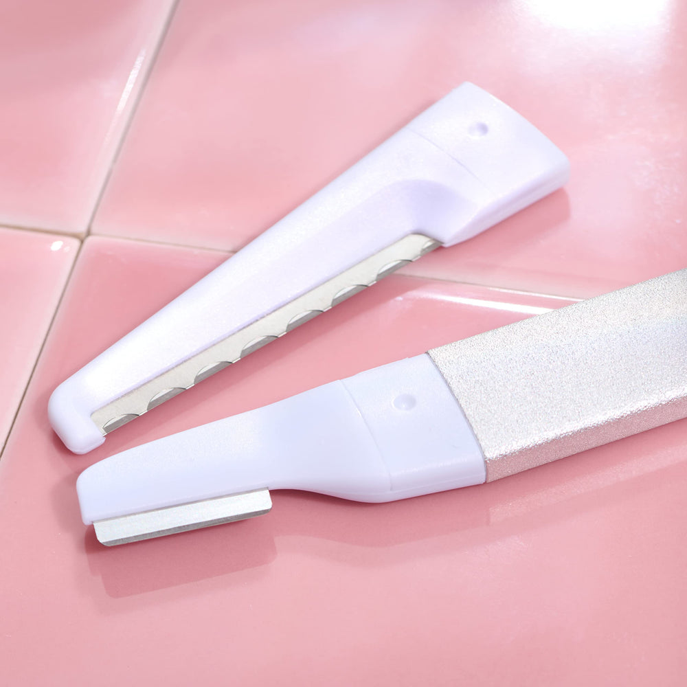Lames mini StackedSkincare pour les sourcils, travail précis autour des contours.