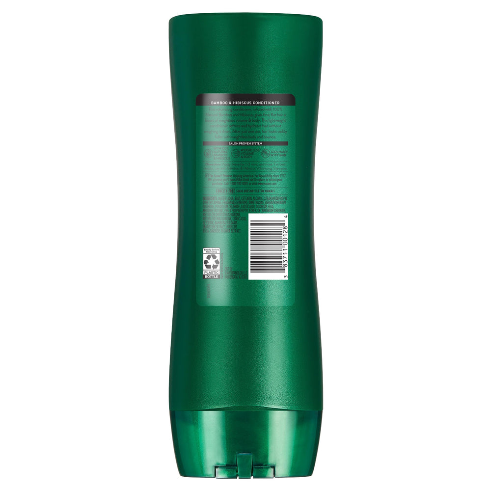 Con Acondicionador Suave Bamboo Hibiscus, cabello desenredado y manejable.