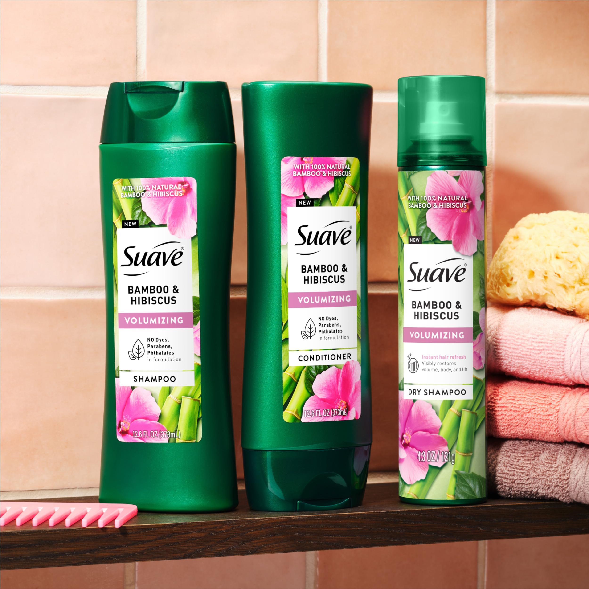 Acondicionador Suave Bamboo Hibiscus ofrece volumen visible al peinar.