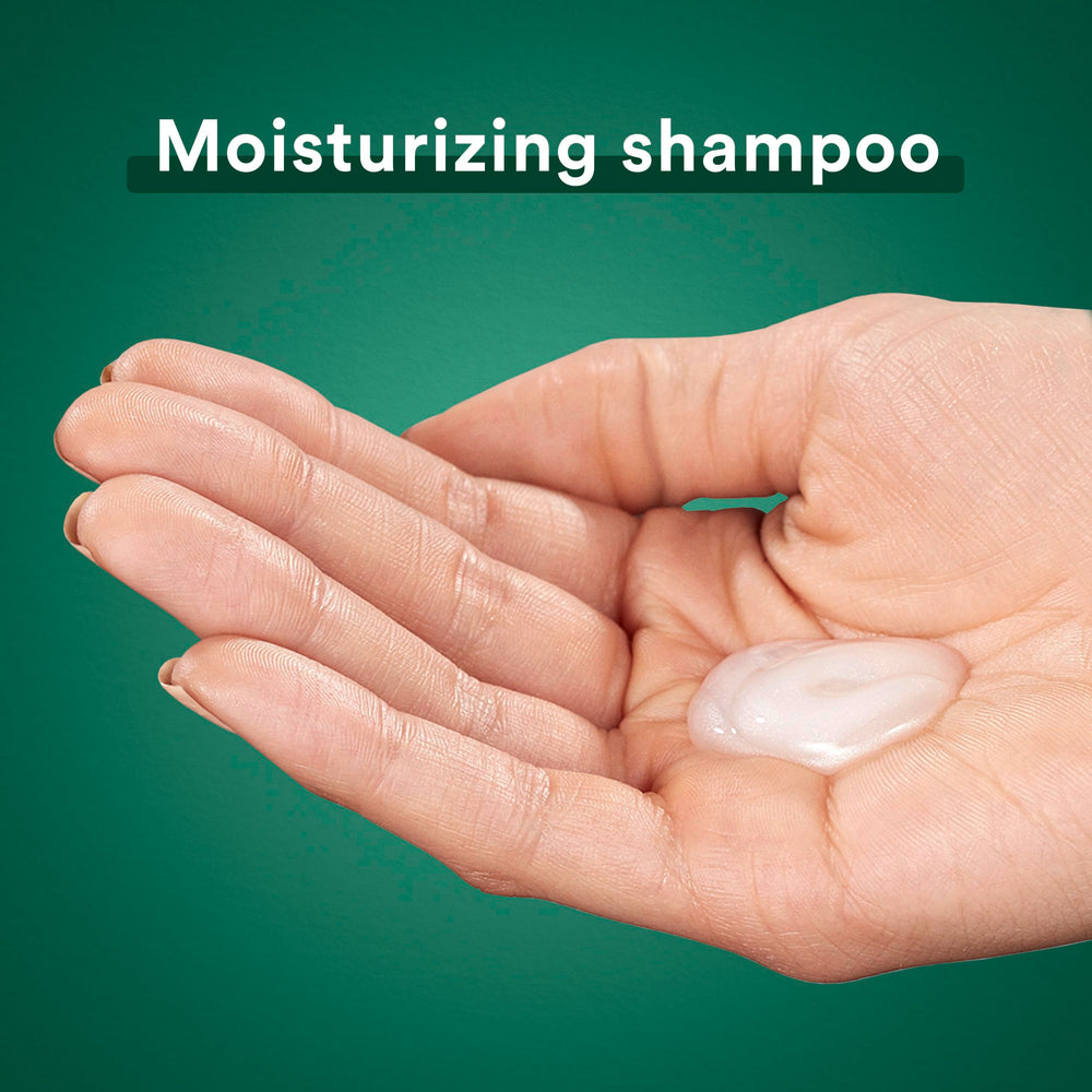 Suave Professionals Almendra y Mantequilla de Karité, botella derramando, fórmula limpia para cabello seco.