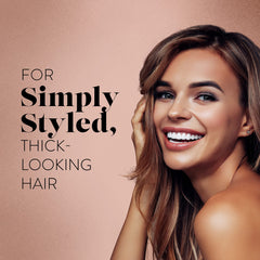 Aplicación en cabello húmedo con Suave Simply Styled para peinado fácil.