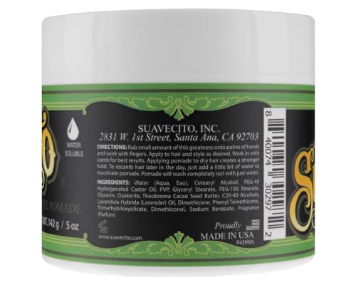 Aplicación cremosa de Suavecito Pomada Mate facilita peinados sin esfuerzo.
