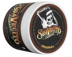 Pomada Suavecito Original Hold con bote abierto muestra textura cremosa para peinar con facilidad.