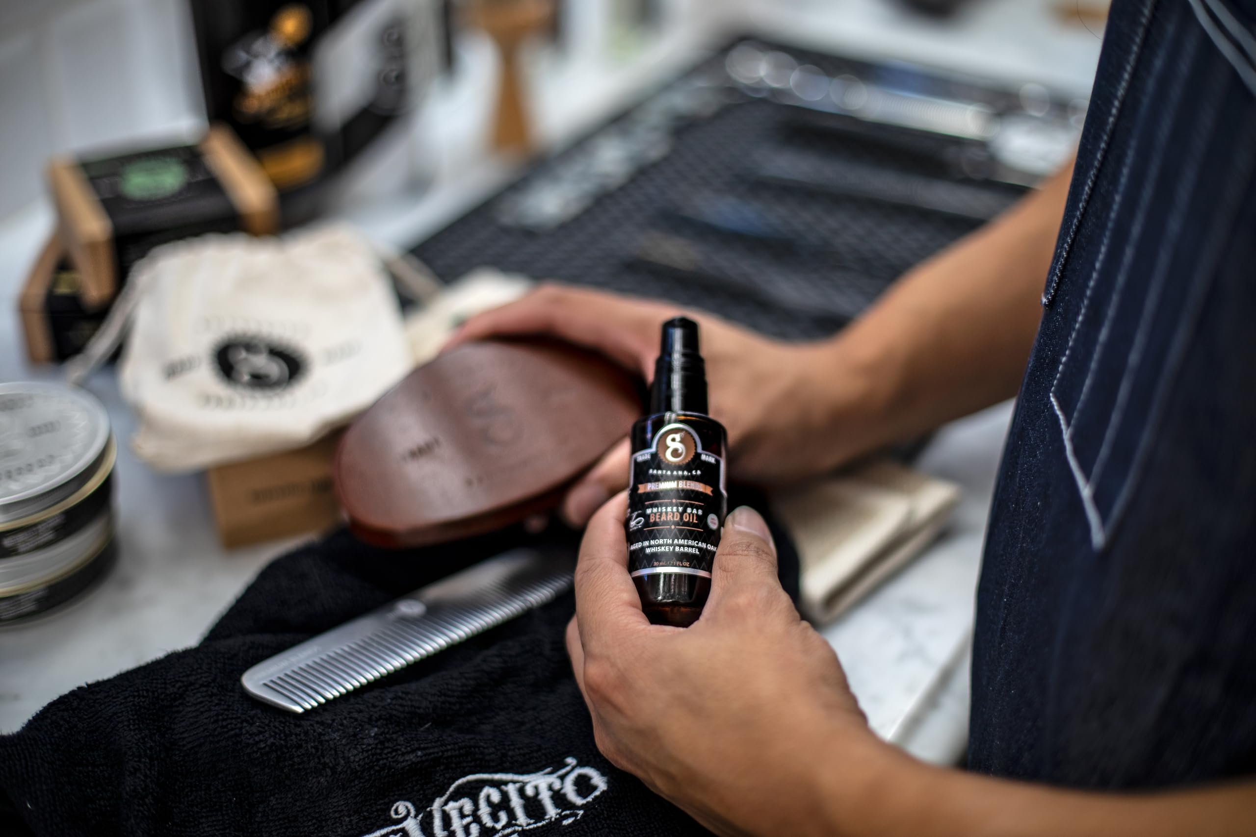Woodsy cedarwood and whiskey scent enhances routine with a masculine aroma