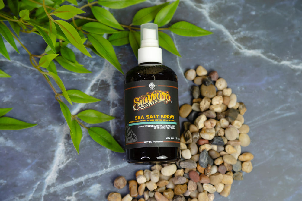 Textura natural en el cabello lograda con Suavecito.