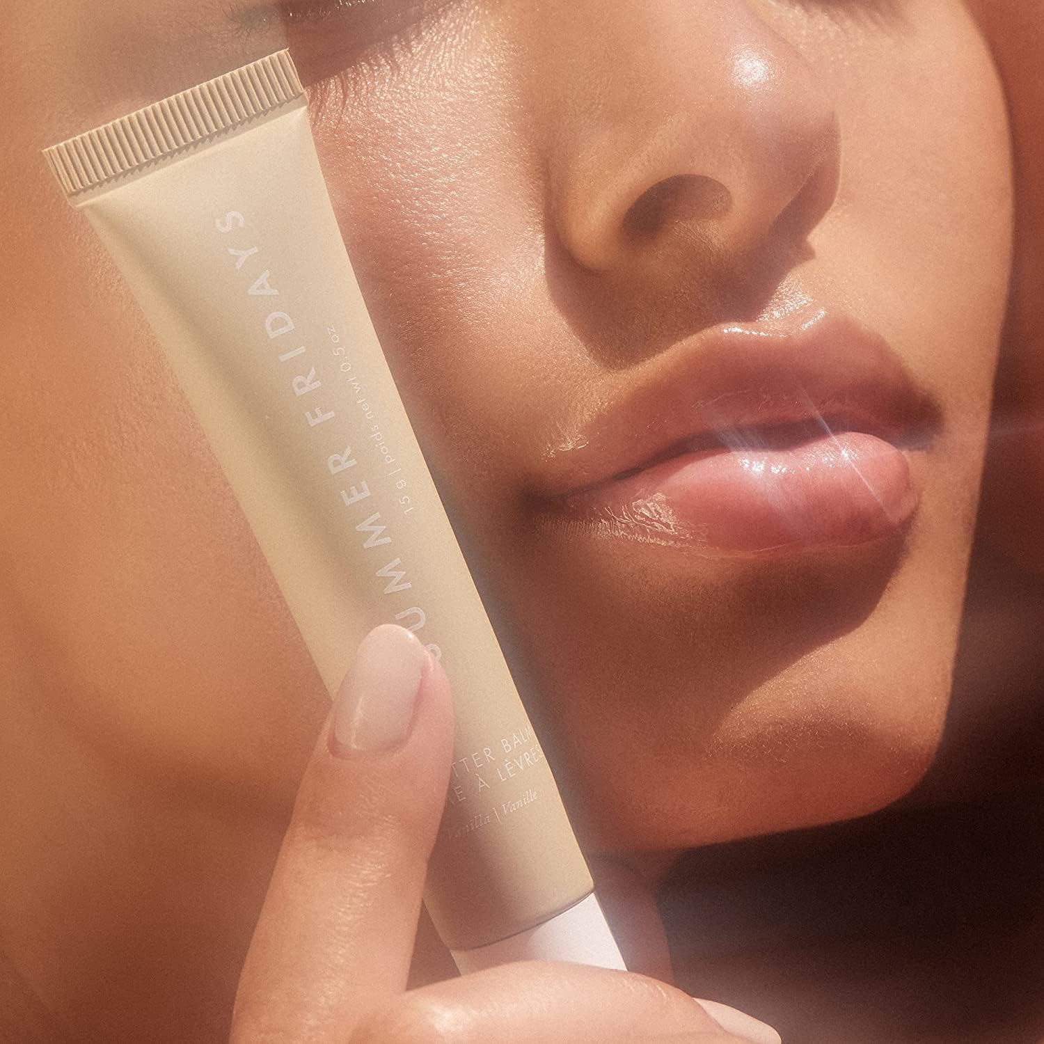 Summer Fridays balsamo labial mantequilla, embalaje sostenible que facilita reciclaje y reduce residuos.