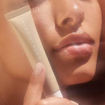 Summer Fridays balsamo labial mantequilla, embalaje sostenible que facilita reciclaje y reduce residuos.