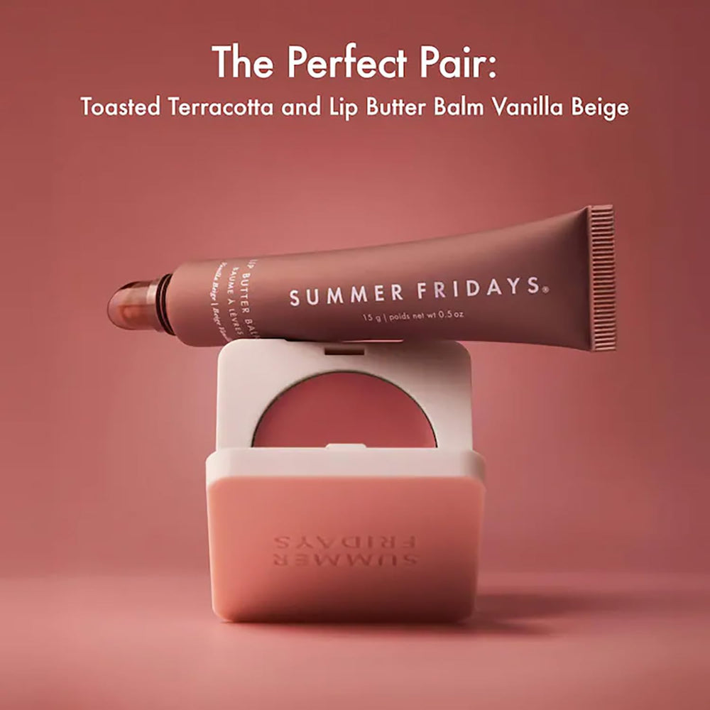 Look jugoso y natural con Summer Fridays Blush Butter Balm durante todo el día.