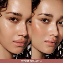Mantecas de karité y mango en Summer Fridays Blush Butter Balm hidratan la piel.