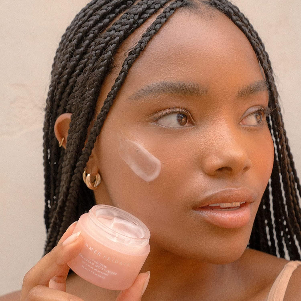 Summer Fridays Cloud Dew Gel Cream, frasco frontal destacando la presentación minimalista
