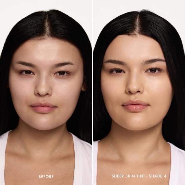Textura fluida de Summer Fridays Sheer Skin Tint facilita la aplicación suave.
