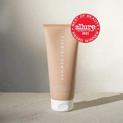Textura suave de Summer Silk Nourishing Body Lotion en la piel.