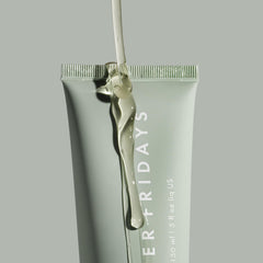 Espuma facial ligera que limpia y tonifica la piel.