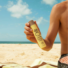Sun Bum Original SPF 45 etiqueta SPF 45 destacando protección UV