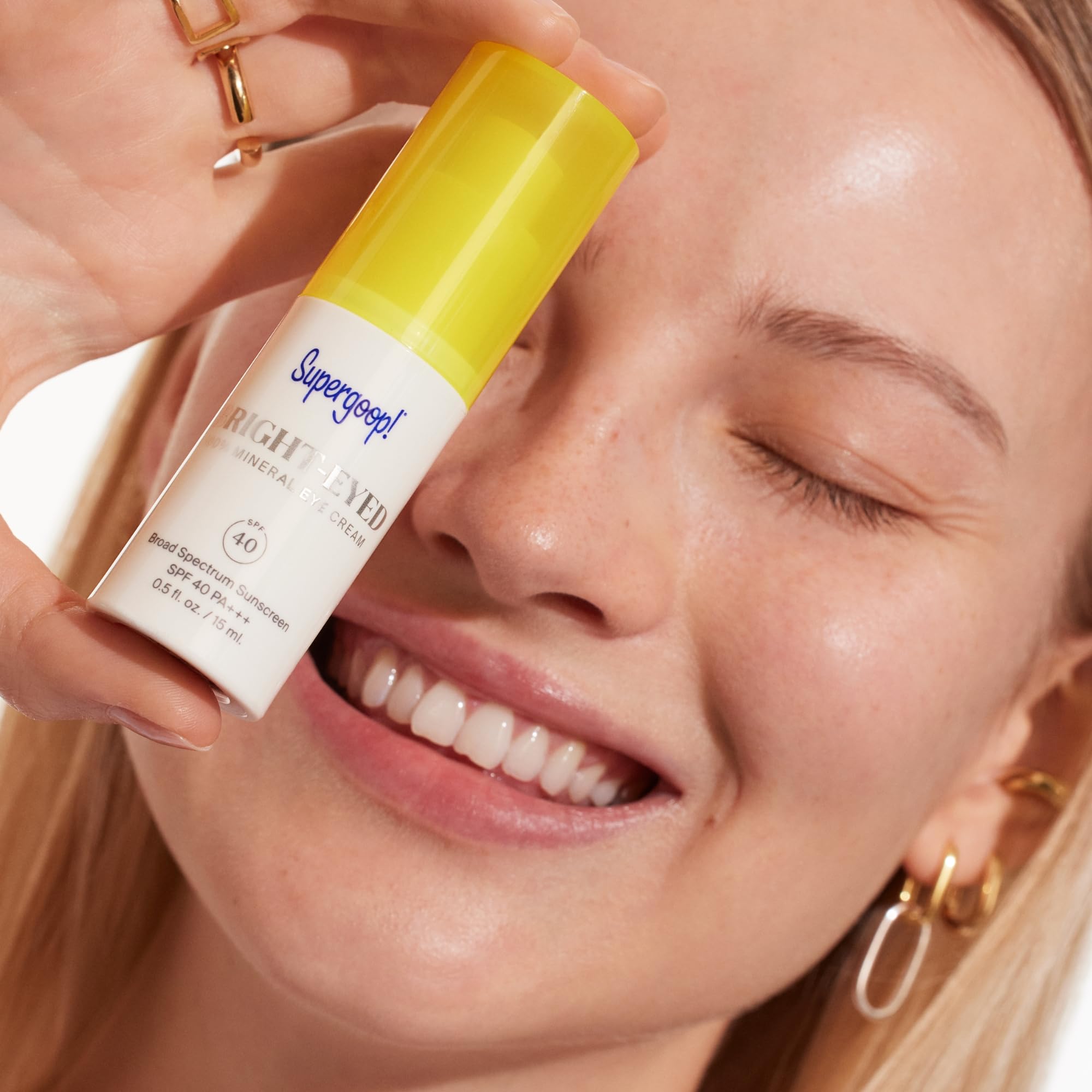 Ingrediente clave resurrección vegetal para iluminar el contorno ocular.