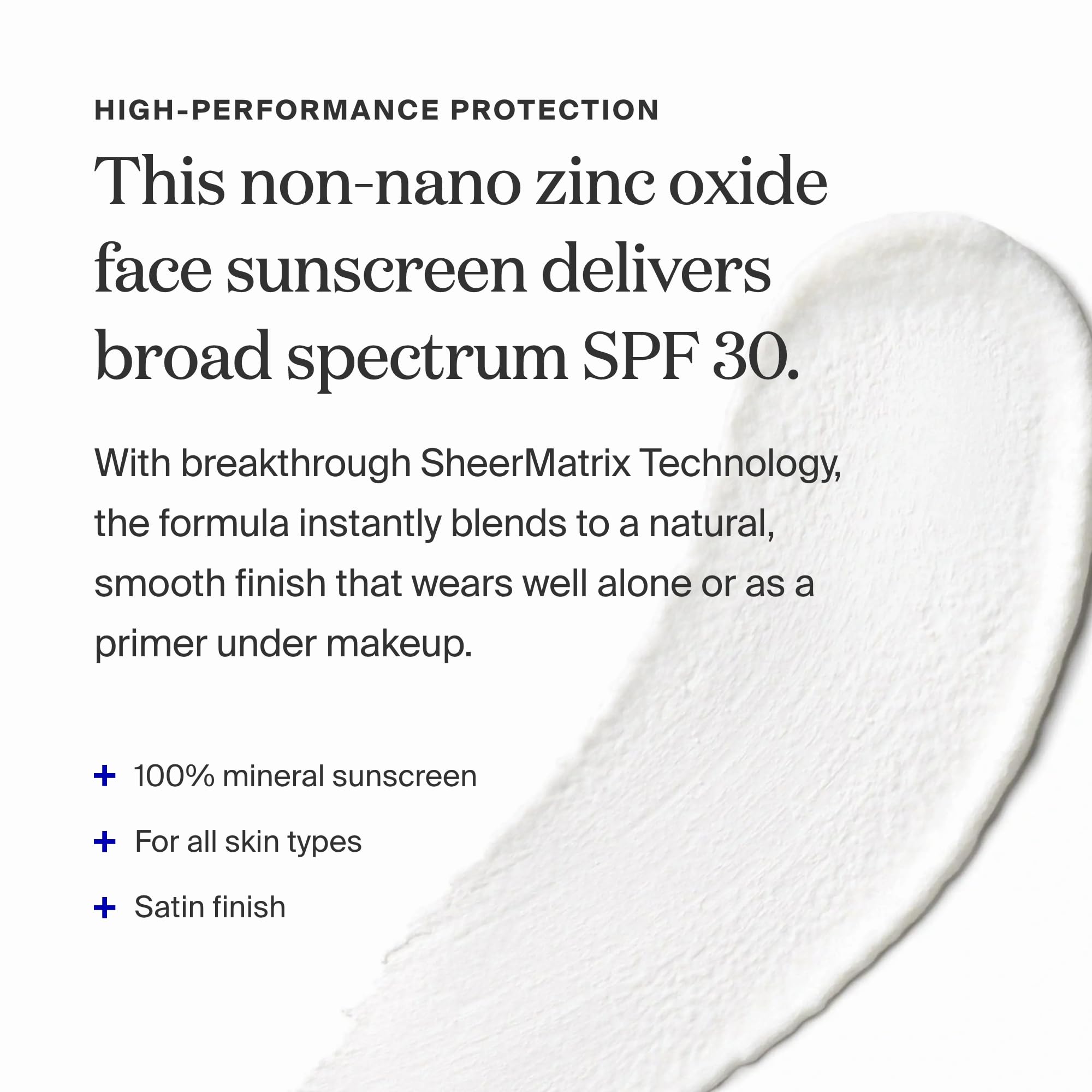 Aplicación de Supergoop Mineral Sheerscreen como primer de maquillaje.
