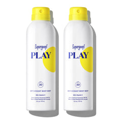 Brume corporelle Supergoop Play dans sa bouteille, légère et prête à l emploi.