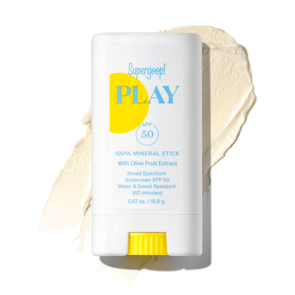 Supergoop PLAY Mineral Stick aplicado en rostro para protección diaria SPF 50.