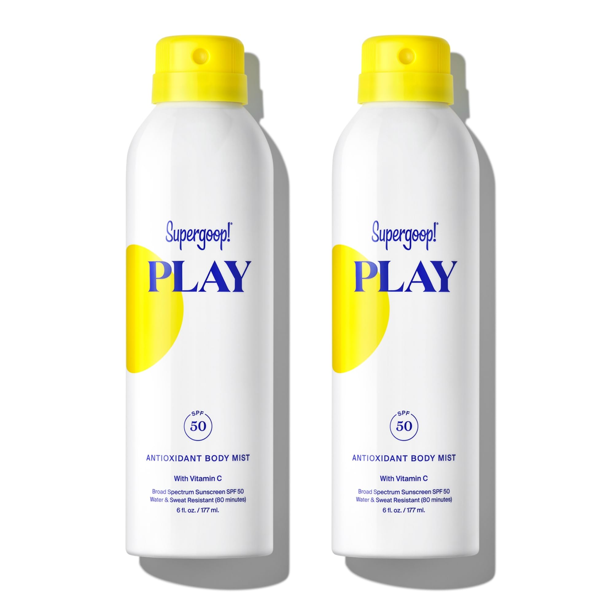 Bruma corporal ligera de Supergoop PLAY SPF 50 para piel expuesta.