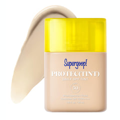 Protec(tint) de Supergoop! frasco en primer plano para uso diario.