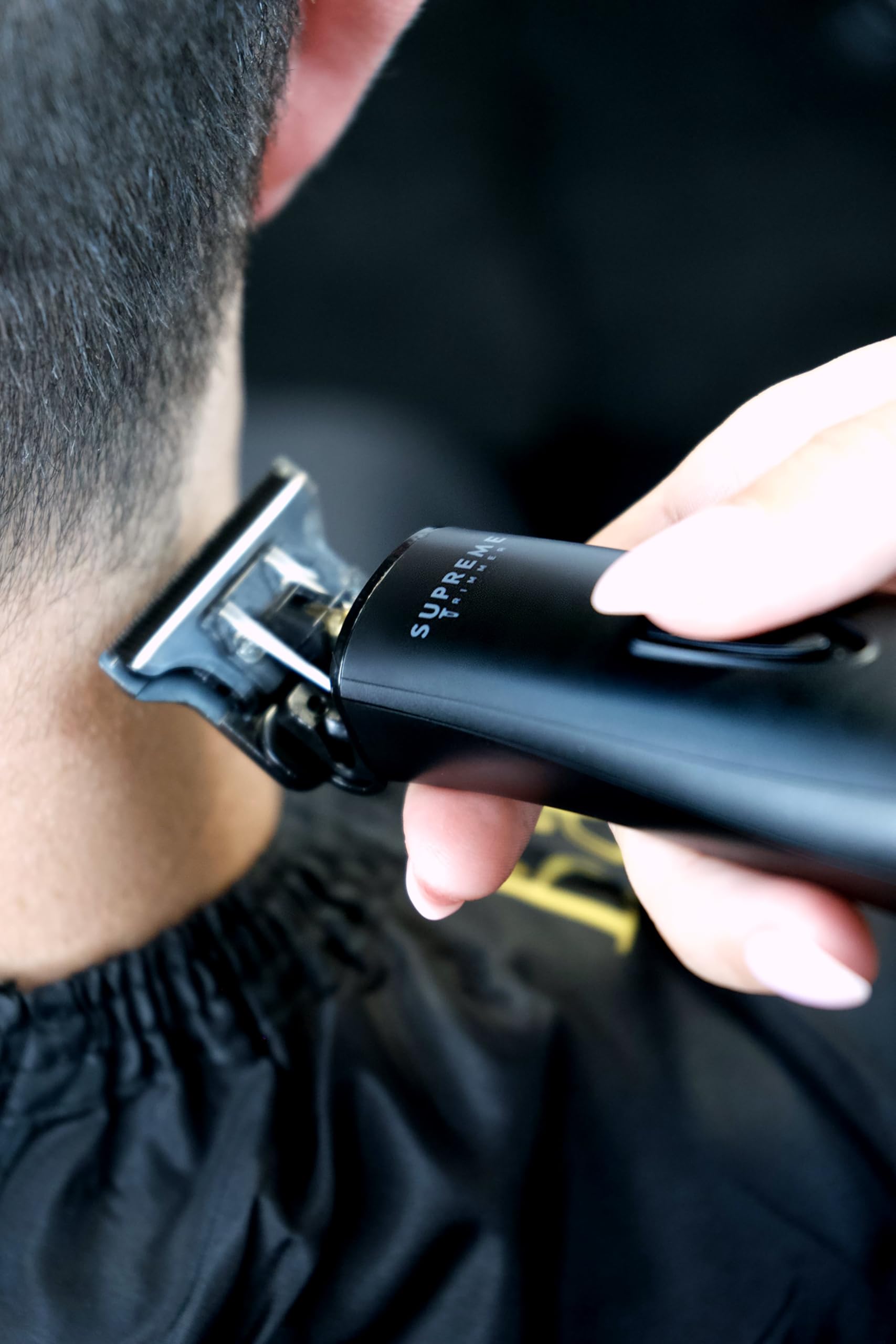 Supreme Trimmer T Shaper con indicador LED para controlar la batería.