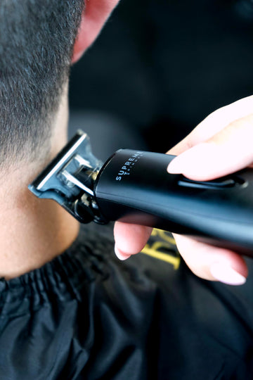 Supreme Trimmer T Shaper con indicador LED para controlar la batería.