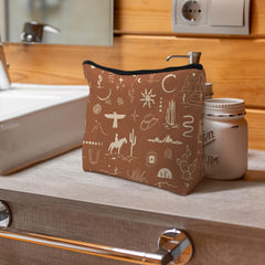 Interior forrado impermeable de Supwhd protege tus cosméticos.