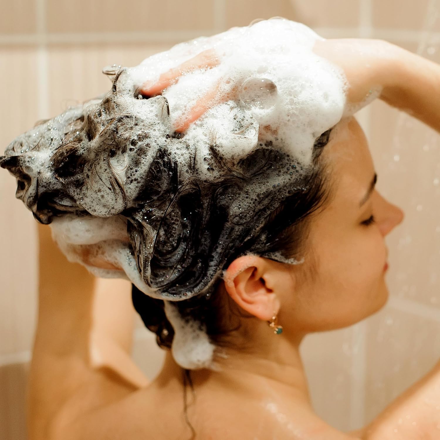Svvimer Sulfate-free and paraben-free seal on bottle.
