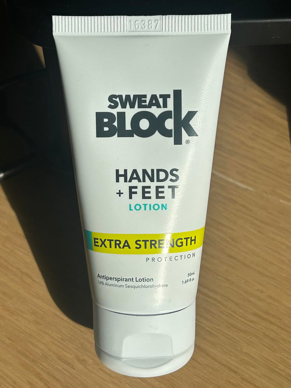 SweatBlock tamaño de viaje, práctico para llevar en el bolso o mochila.