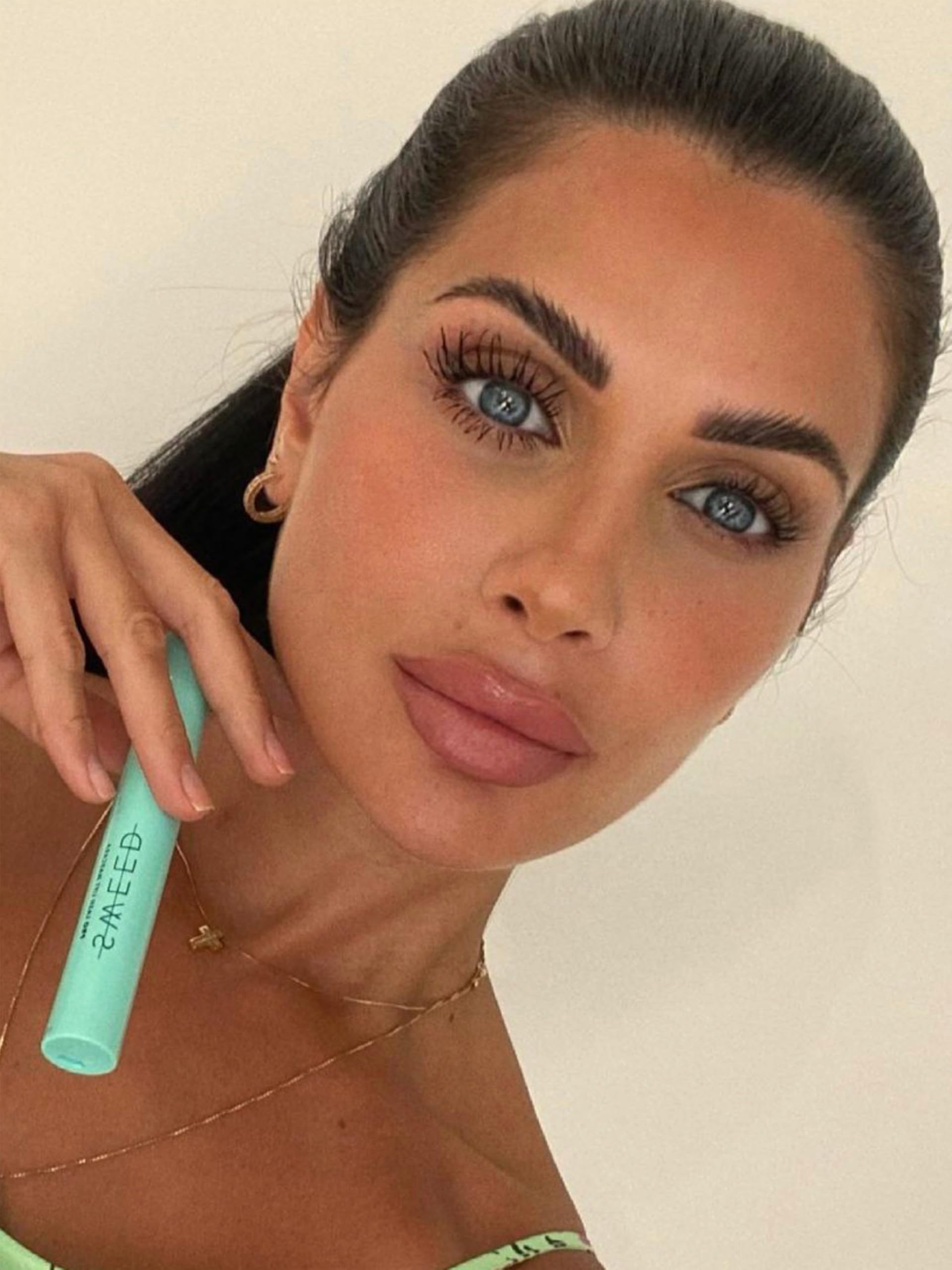 Formule enrichie en vitamine B5 pour nourrir les cils pendant l'application