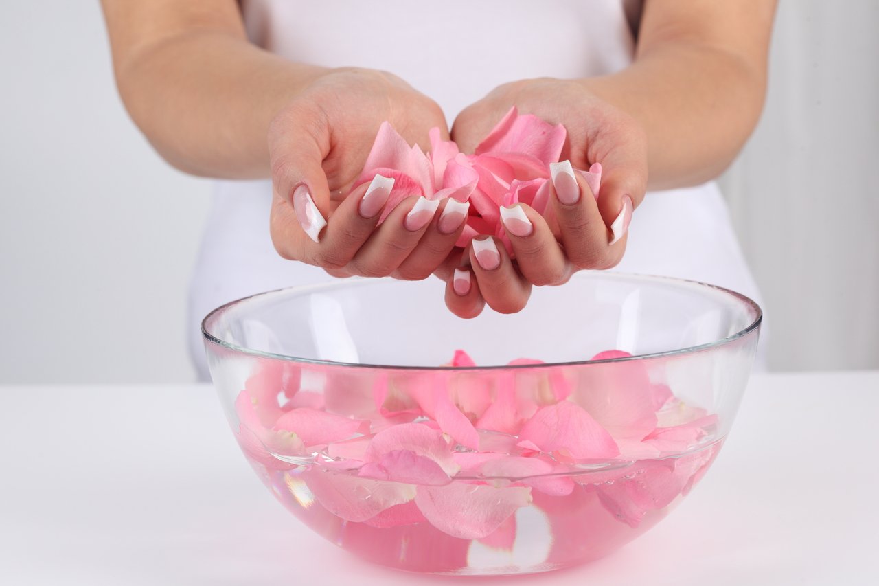 Sweet Essentials Agua de Rosas Marruecos, aplicación facial suave para equilibrar el pH y calmar la piel