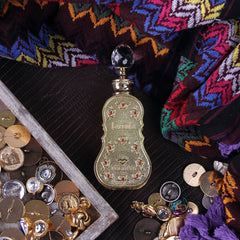 Swiss Arabian Jamila: corazón floral intenso para una presencia elegante.