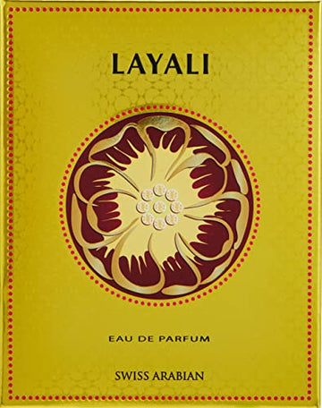 Layali Swiss Arabian: mano sosteniendo frasco para demostrar su elegancia.