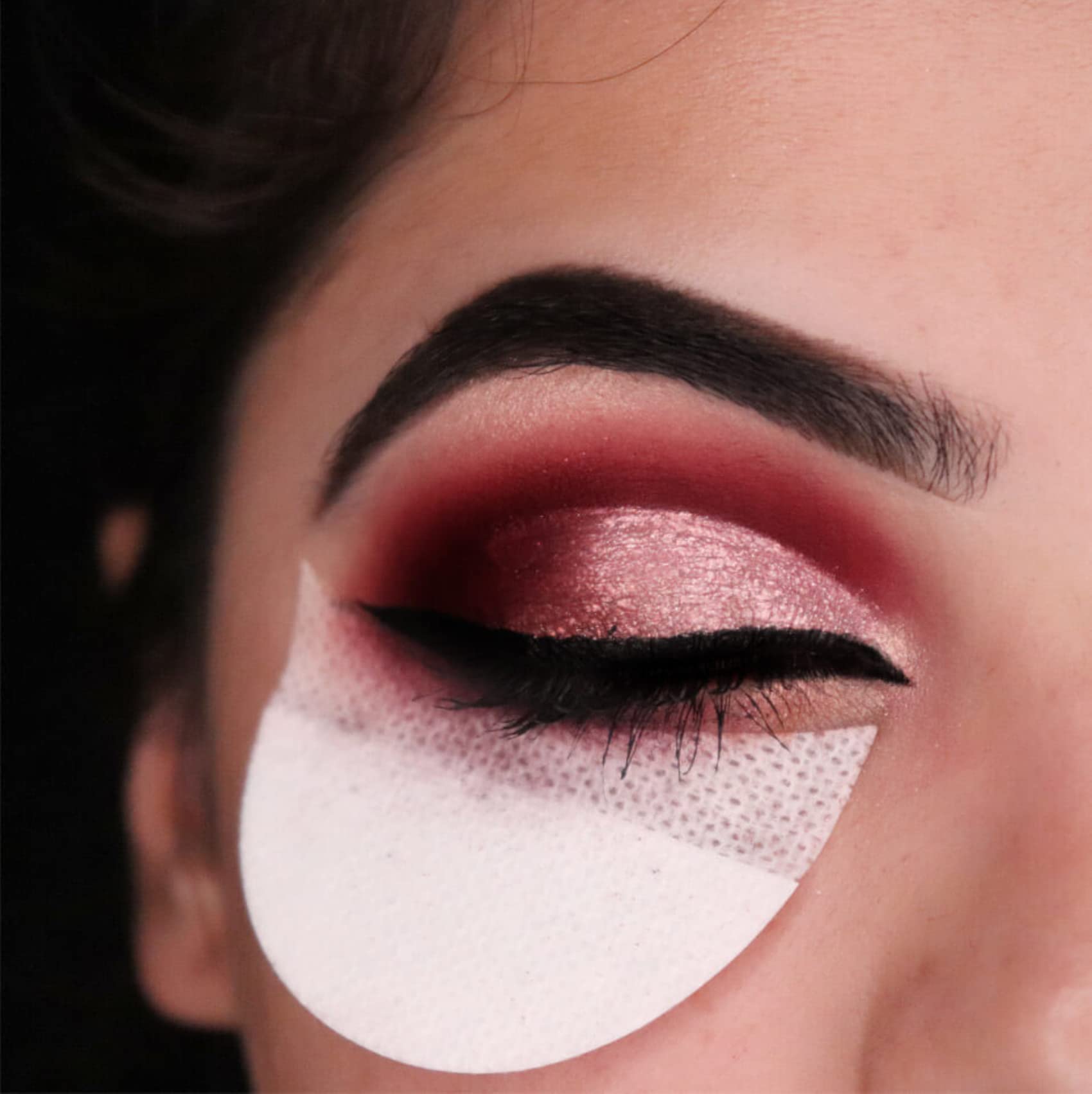 Diseño compacto facilita viajes y bolso de maquillaje.