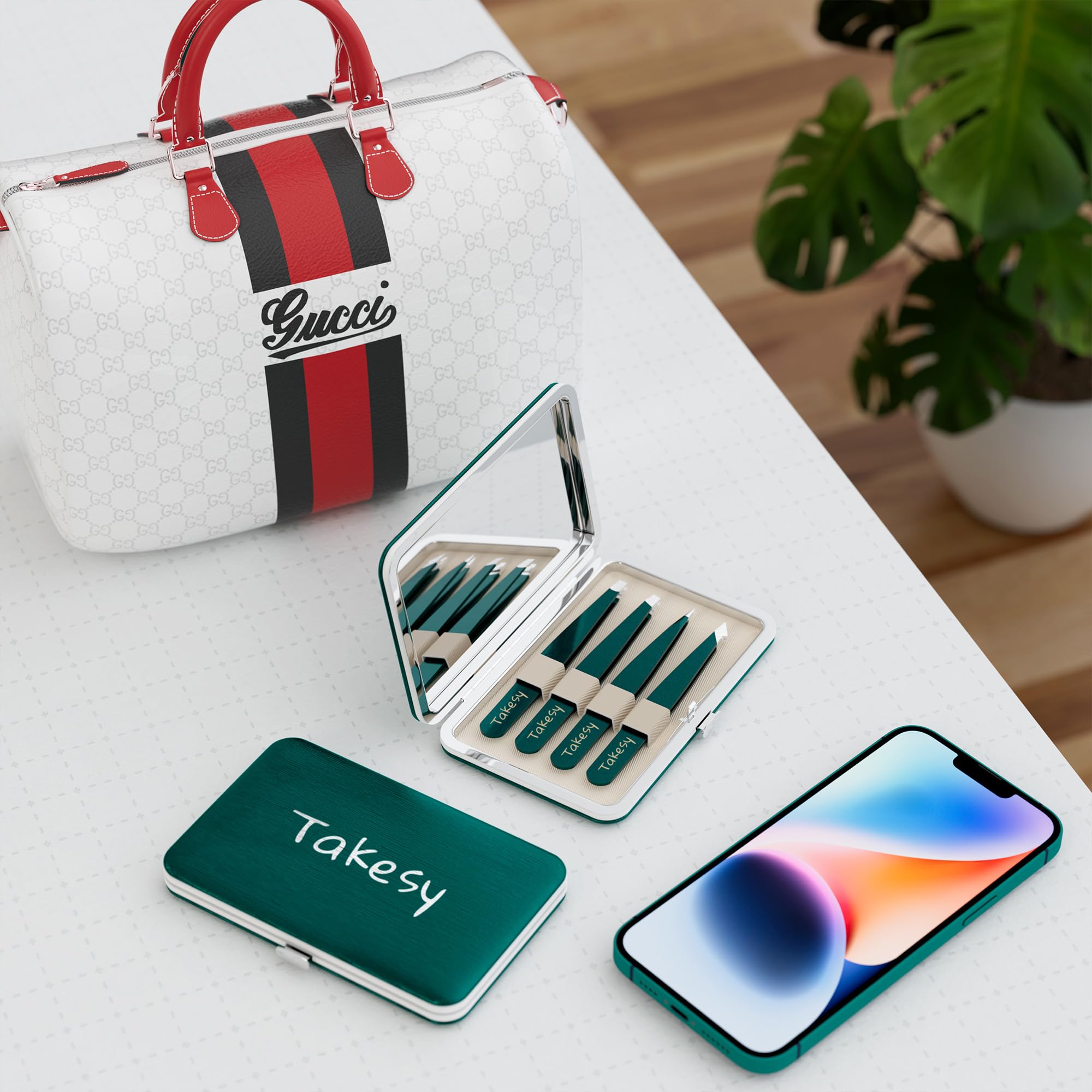 Takesy pinzas inclinadas con espejo, útiles para retoques de viaje.