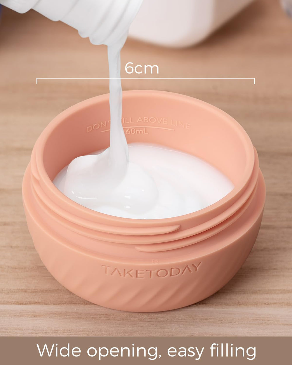 TakeToday color apricot aporta estilo a tu kit de viaje.
