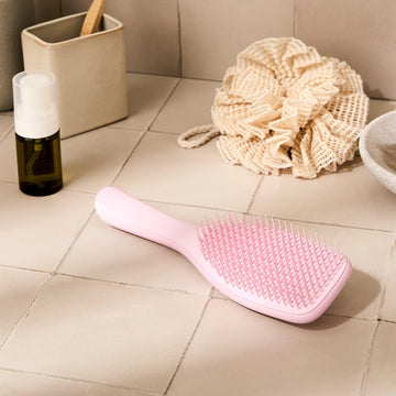 Tangle Teezer revela brillo y suavidad tras el peinado.